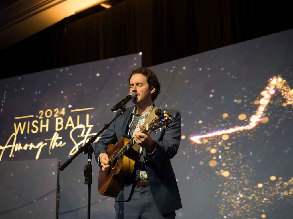 The Voice finalist Andrew Marshall performs at the Make-A-Wish gala (Photo by Daniel Ortiz)