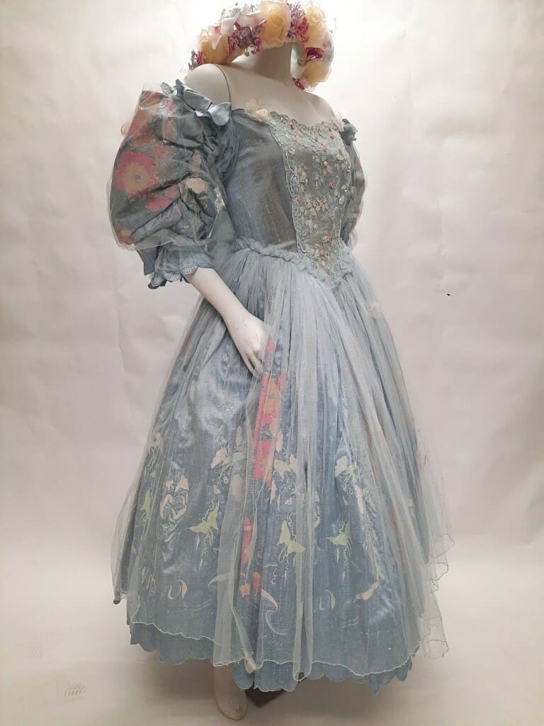 John Chapple and Louise Hamlin-Wright's handprinted dupion gown with matching headpiece, Fall 1984 (Photo by Martha Faulhaber)