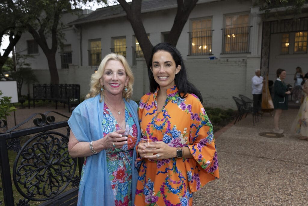 Cocktail hour with Linda Motley and Cameron Colyer. (Photo by Sharon Ellman)