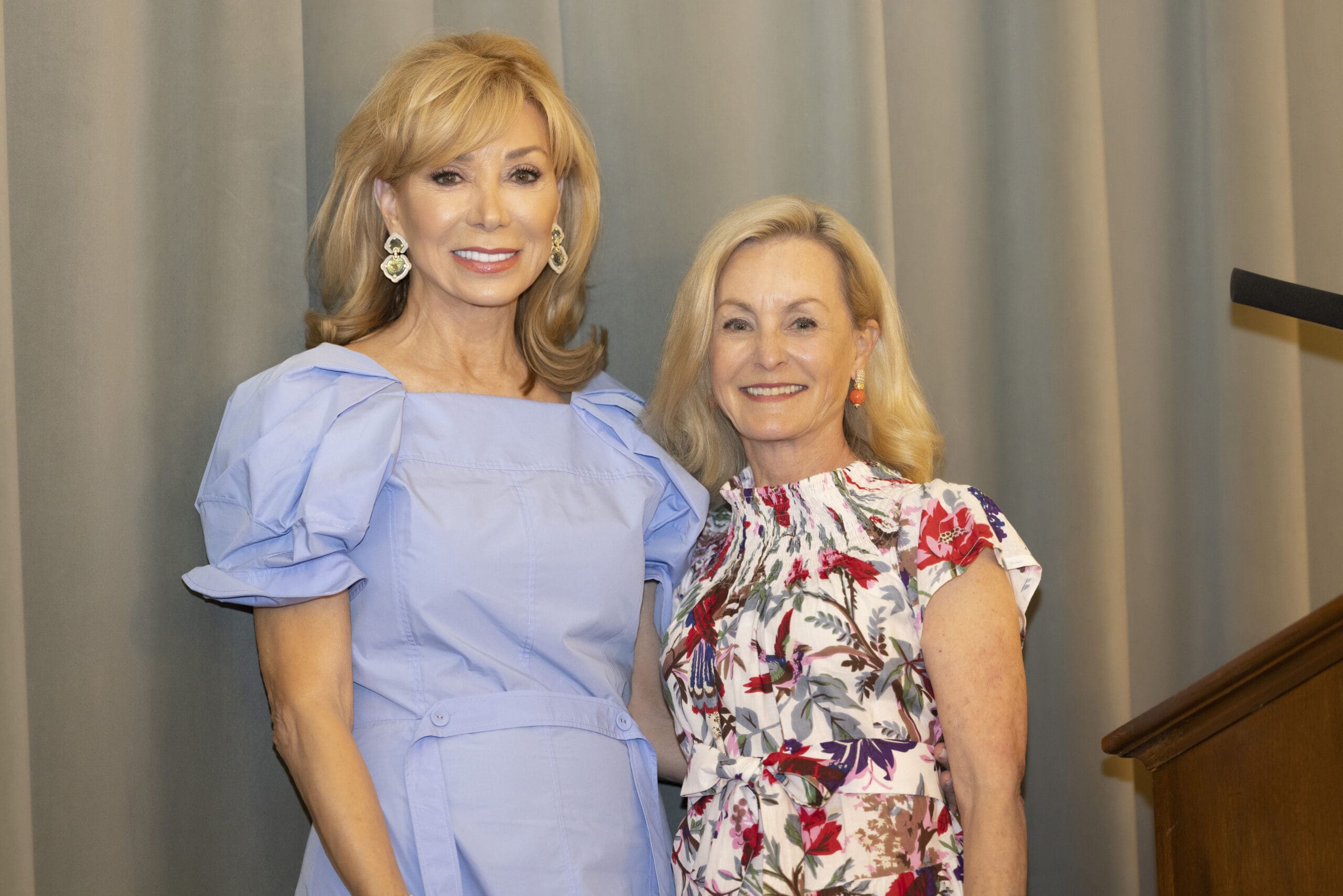 Hidden Gardens – Honoree Olivia Kearney with presenter Gail Landreth. (Photo by Sharon Ellman)