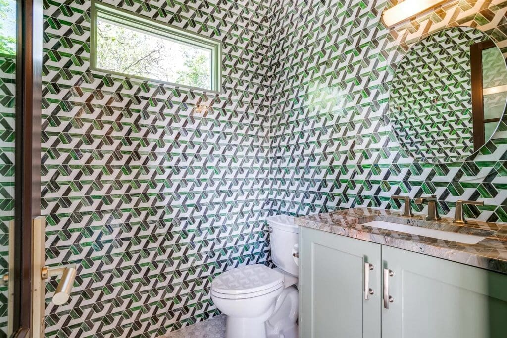 Another eye-catching bathroom.