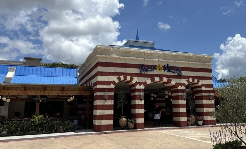 Niko Niko's newest location converted the porte-cochere of an old Luby's an entryway/covered patio area. The red and white represents the island of Chios in Greece. (Photo by Laura Landsbaum)