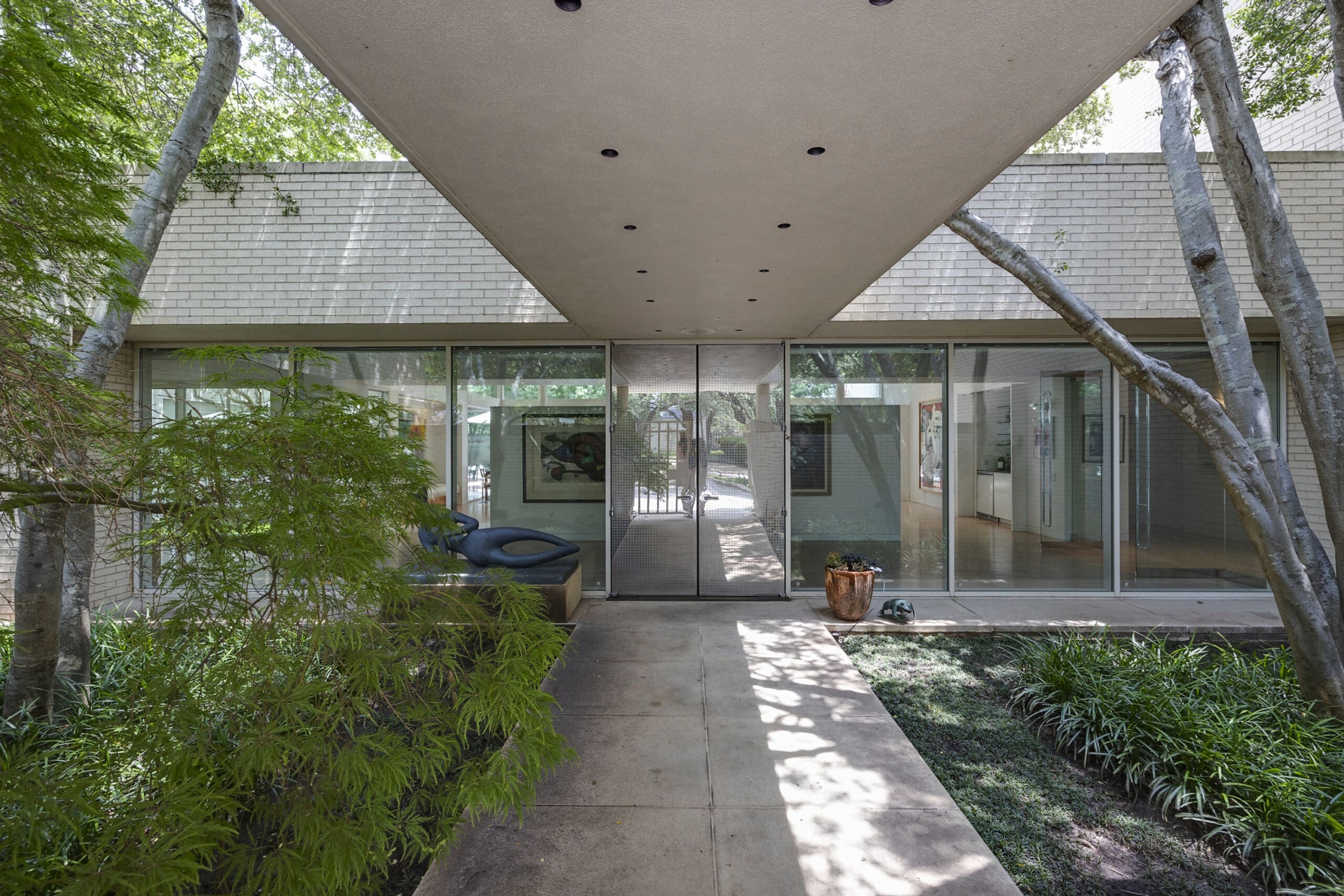 3950 Sarita Park Court – mirrored front door