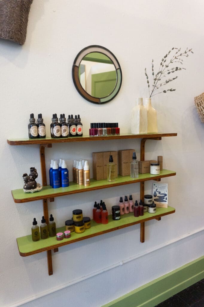 Handmade mirror at Ollie Shop (Photo by Sofia Westerman) 