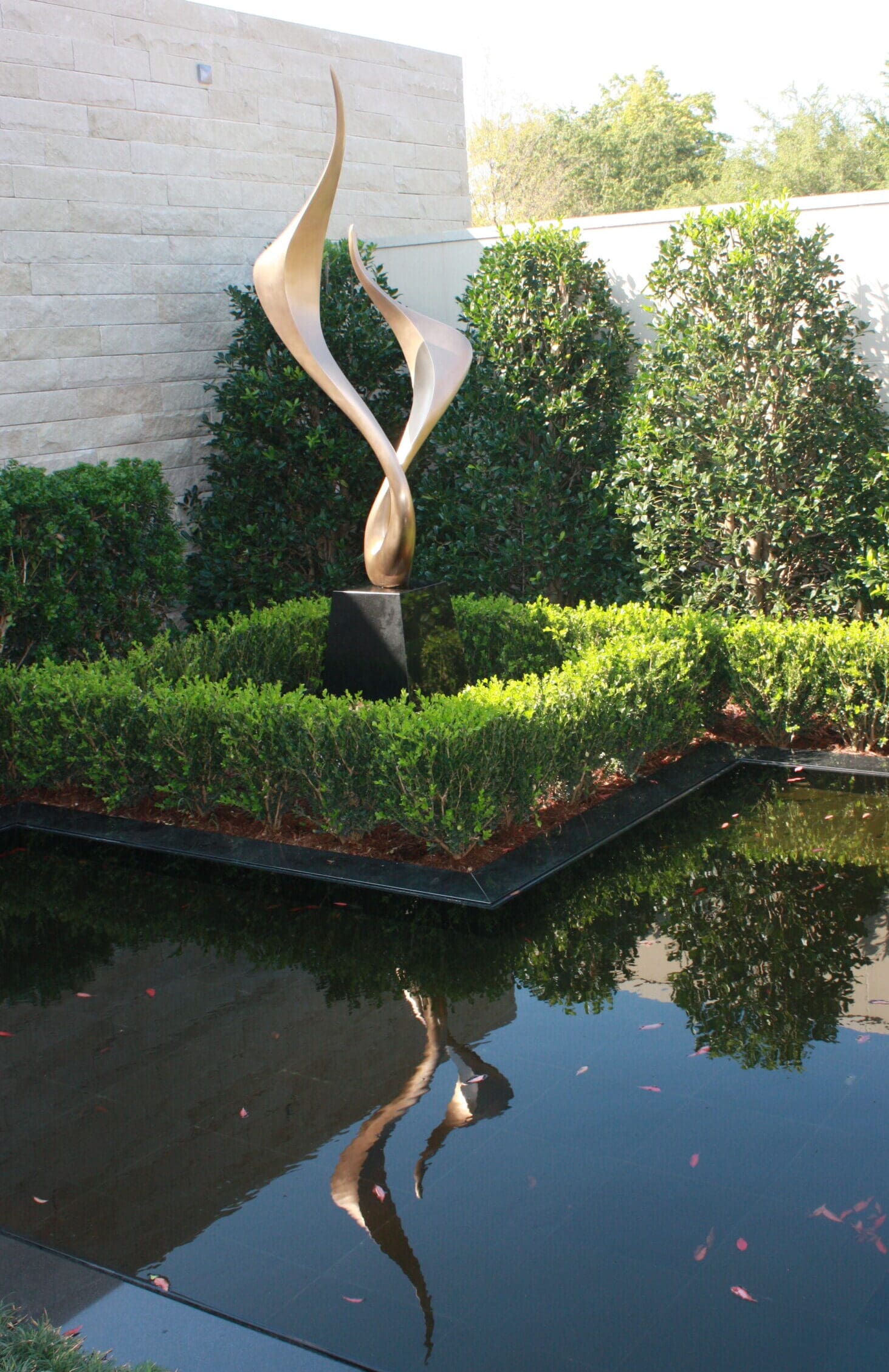 An installation view of Morgan Robinson's <em>Swoon</em> shows its striking power. (Courtesy Morgan Robinson)