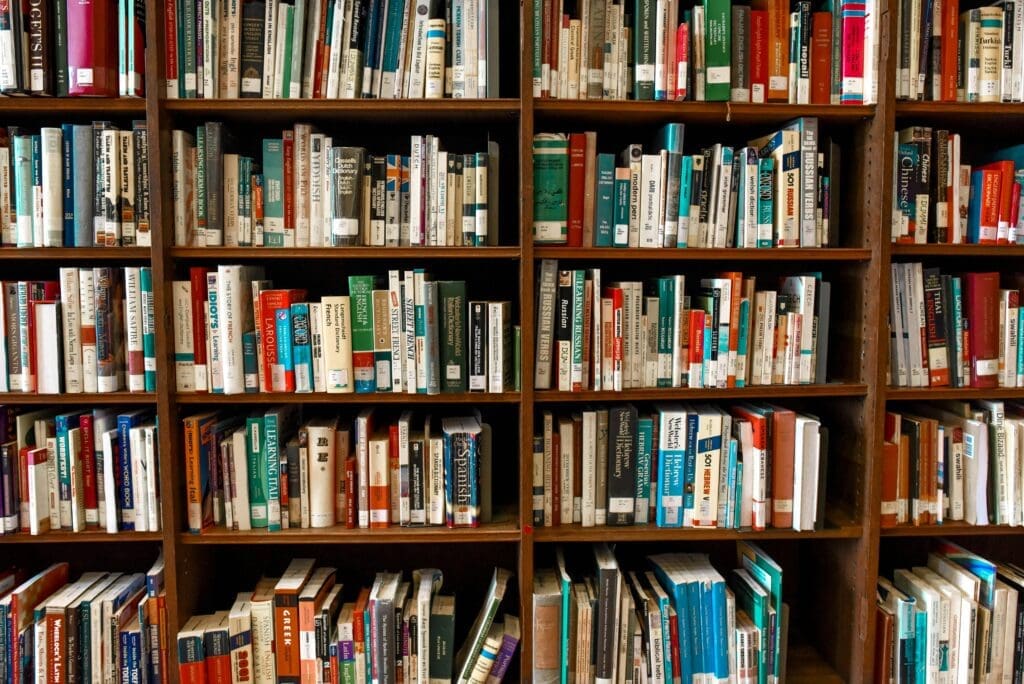 Check out the selection of summer reads at the George & Cynthia Woods Mitchell Library. Image: Elements5 Digital. 