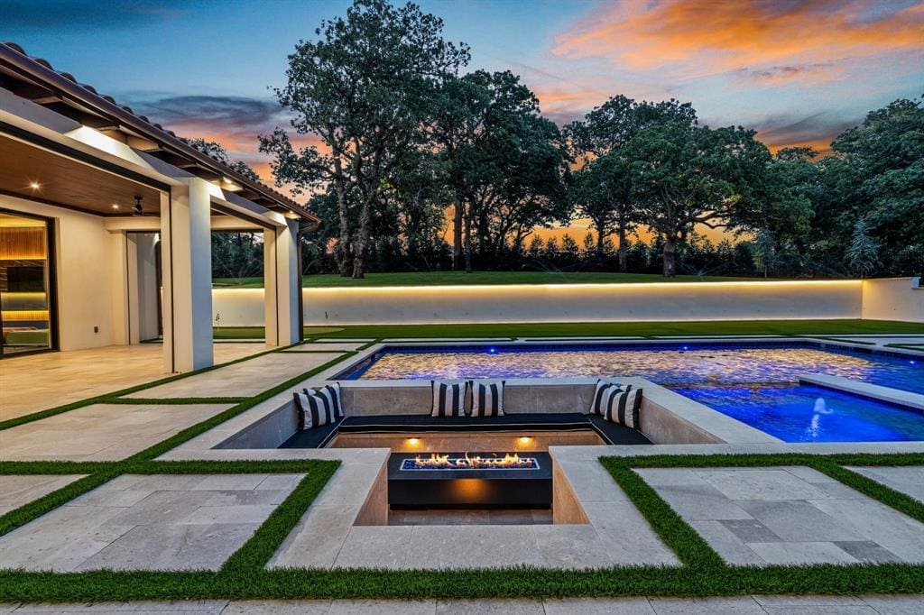 1609 Meandering Way in Westlake, Texas