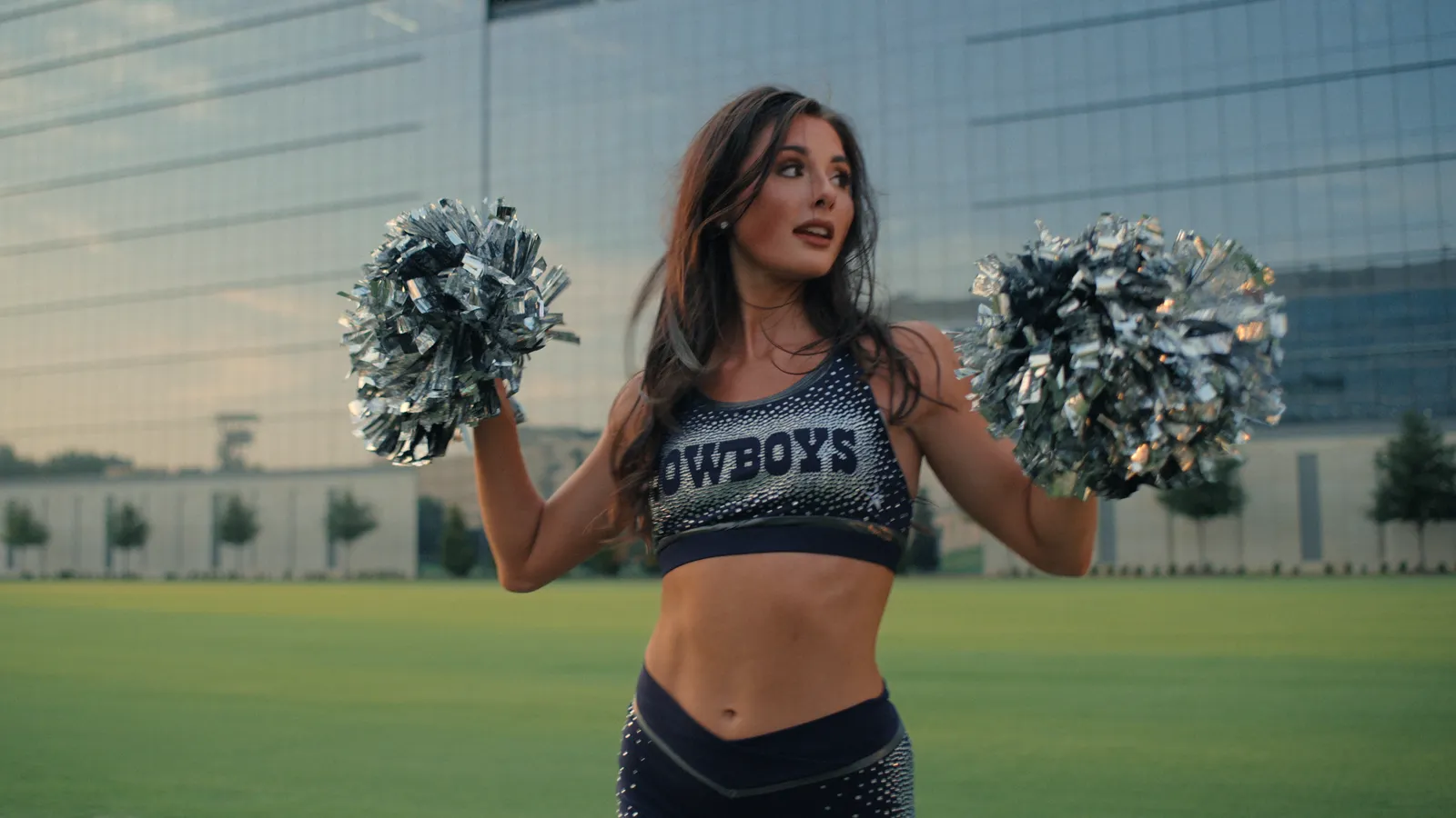 Reece Americas_Sweethearts_Dallas_Cowboys_Cheerleaders_E5_00_44_56_10