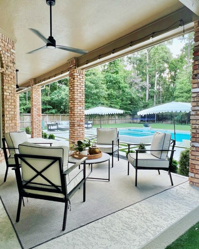 While the covered deck wasn't remodeled, Woodlands Style House styled the area with fresh furniture and outdoor rugs.