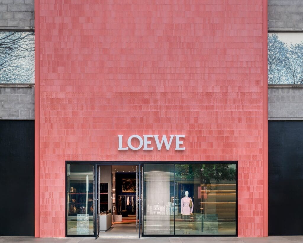 Spanish heritage brand Loewe opens it first Houston store in River Oaks District.