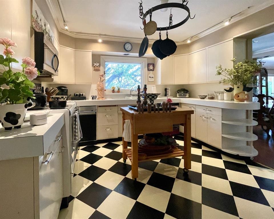 Preston Hollow Real Estate Della lively 10