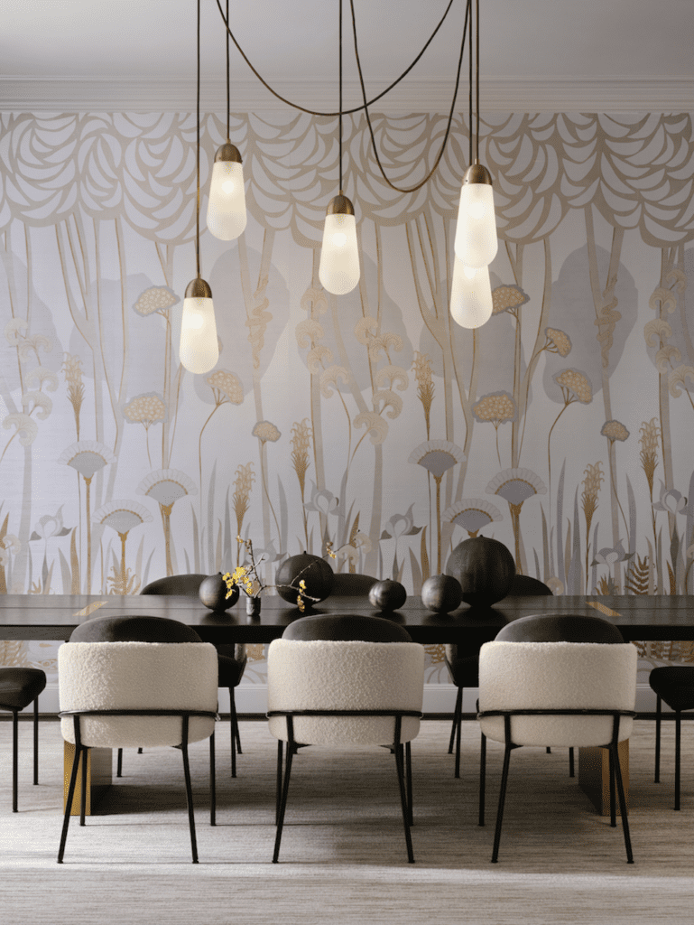 In the dining room, Apparatus chandelier from Garde. Aux Abris wallpaper from John Rosselli & Associates, Rove Concepts dining table and chairs from Holly Hunt. (Photo by Lisa Petrole)