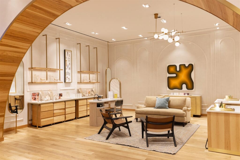 A warm reception at Kendra Scott.  (Photo by Justin Clemons)