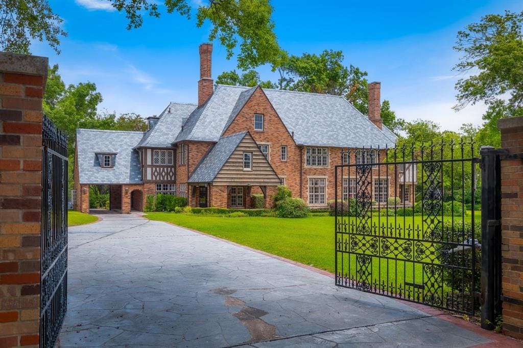 The palatial Lakewood estate of Marilyn Hoffman, a longtime Dallas realtor, just hit the market for $5 million. 