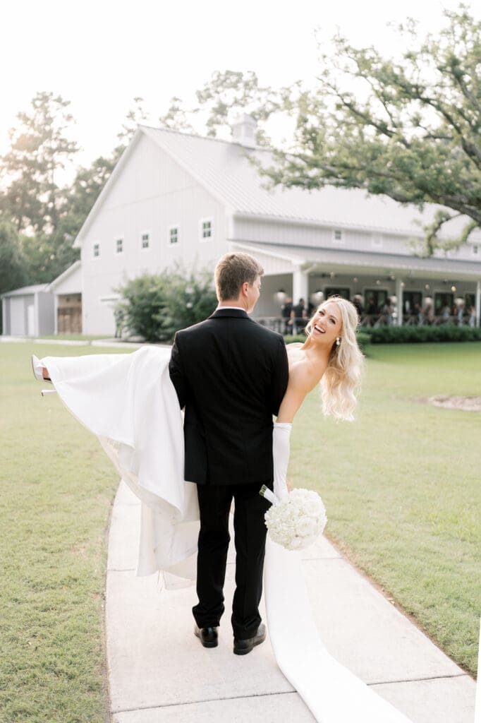 This Dreamy Wedding Venue Near The Woodlands Brings a Pastoral Setting and a Groom’s Cabin Unlike Any Other — Inside Addison Woods