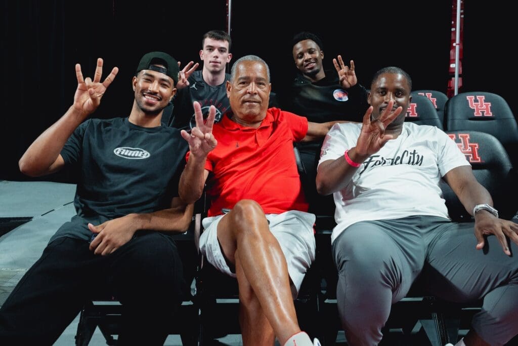 Quentin Grimes always comes back to the University of Houston to hang out with Kelvin Sampson, Quannas White, Ryan Elivn, LJ Cryer and the rest of the program. And improve his game. (@UHCougarMBK)