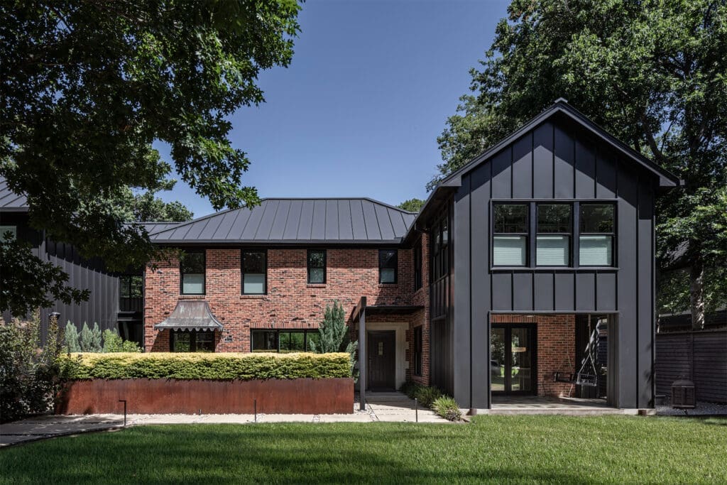 The "Santa Clara Residence" in Forest Hills by A.GRUPPO Architects. (photo by Charles Davis Smith) 
