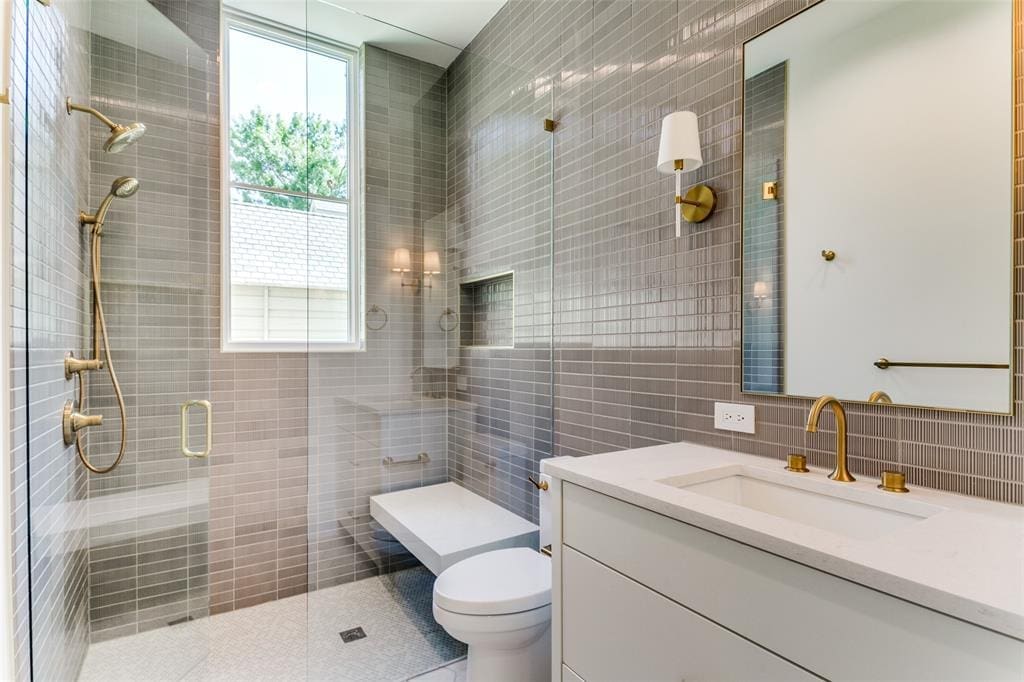 A bathroom in the Bluffview custom build designed by David Stocker.
