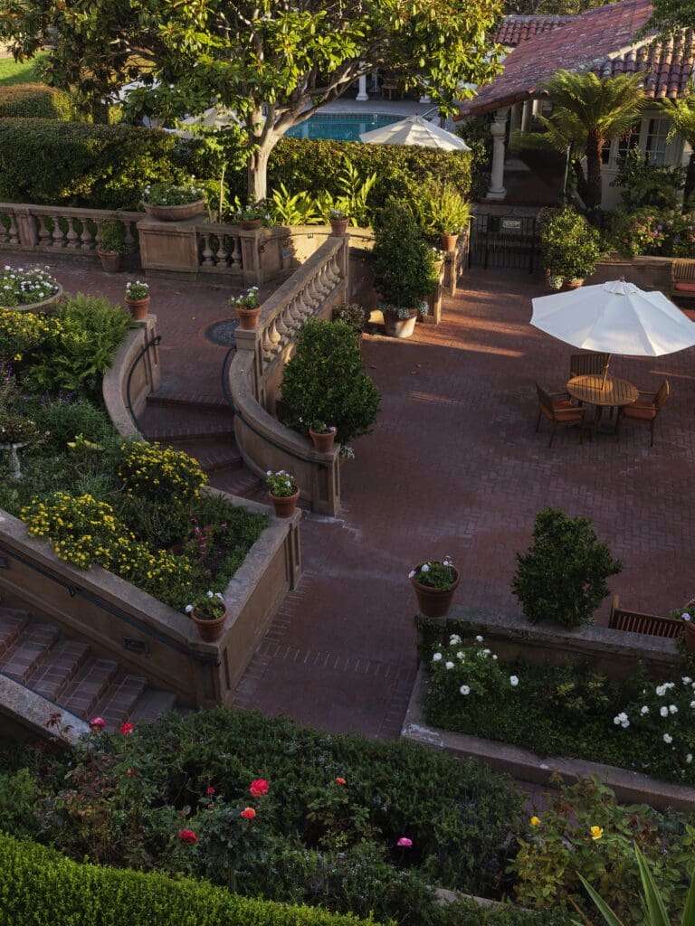 La Playa Hotel courtyard (Photo by Chris Mottalini)