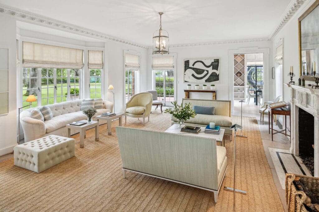 2110 River Oaks Boulevard (Photo by TK Images/Compass)