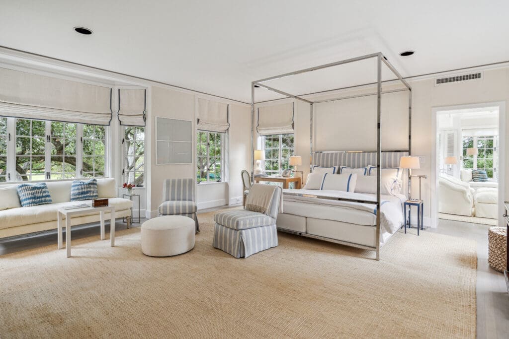 2110 River Oaks Boulevard (Photo by TK Images/Compass)