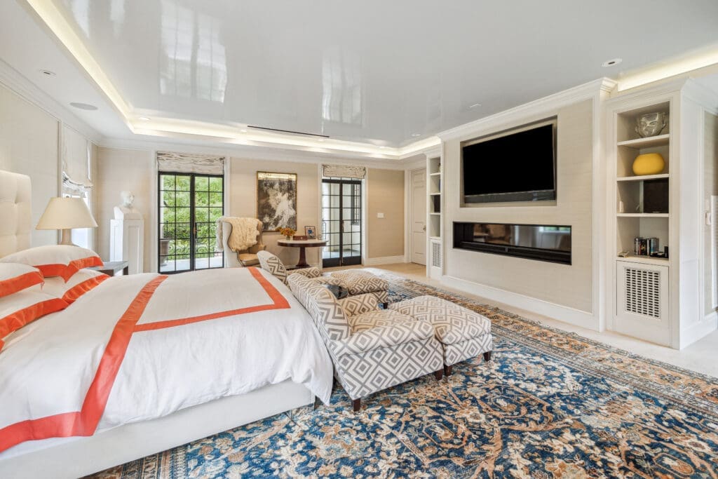 2110 River Oaks Boulevard (Photo by TK Images/Compass)