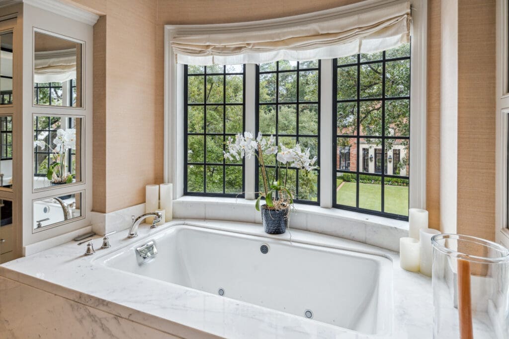 2110 River Oaks Boulevard (Photo by TK Images/Compass)