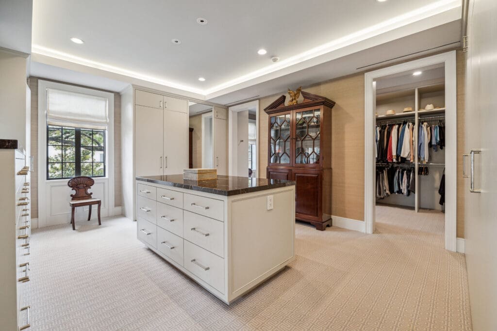 2110 River Oaks Boulevard (Photo by TK Images/Compass)
