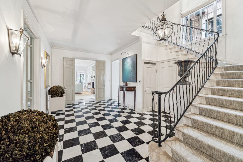2110 River Oaks Boulevard retains the look of a classic River Oaks mansion. (Photo by TK Images/Compass)