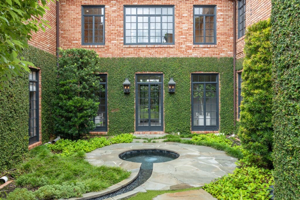 2110 River Oaks Boulevard (Photo by TK Images/Compass)