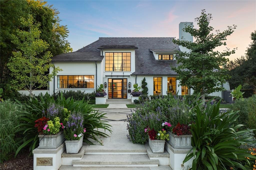 The entry of 3509 Crescent Avenue lends itself to a Cotswold feel.