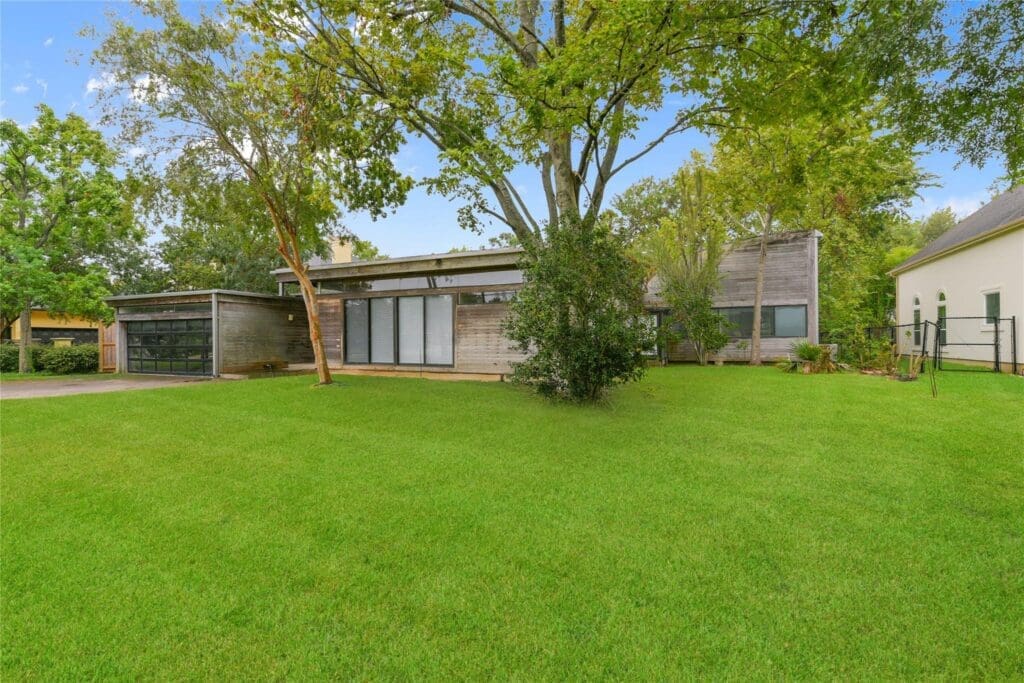 The Bellaire home of noted modernist architect Victor A. Lundy, completed in 1988, is for sale for $1,825,000.  (Photo by  Pro House Photos for Martha Turner Sotheby’s International Realty)