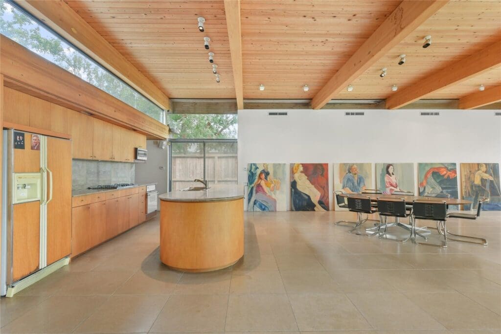 In addition to ample light from glass walls and windows there are walls for artwork in the Victor A. Lundy home at 701 Mulberry Lane in Bellaire. (Photo by  Pro House Photos for Martha Turner Sotheby’s International Realty)