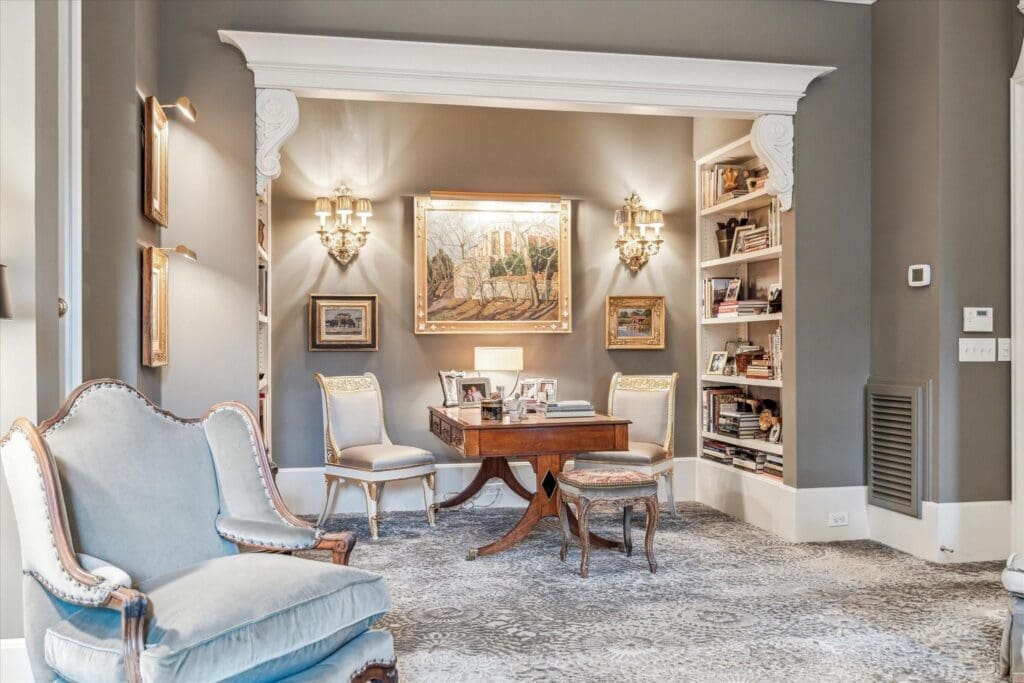 The Primary suite bedroom’s cozy reading alcove at 6024 Memorial Drive.