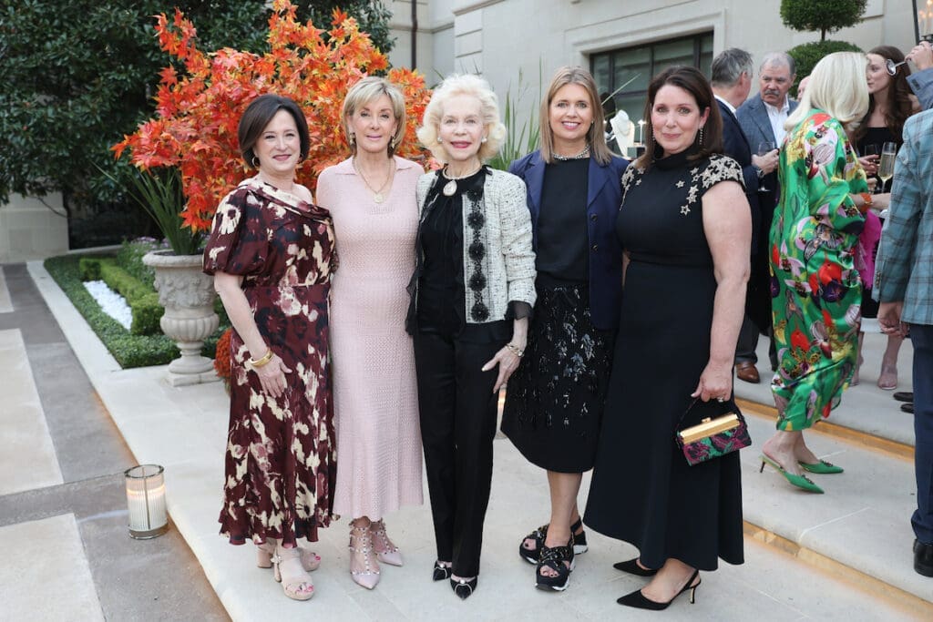 Anne Neeson, Sheridan Williams, Lynn Wyatt, Jenny Packham ,Julie Roberts at the Memorial Herman Foundation dinner. (Photo by Priscilla Dickson)