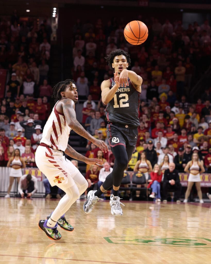Milos Uzan is Kelvin Sampson's new University of Houston point guard, but he can't try to be Jamal Shead. He needs to play his own game.