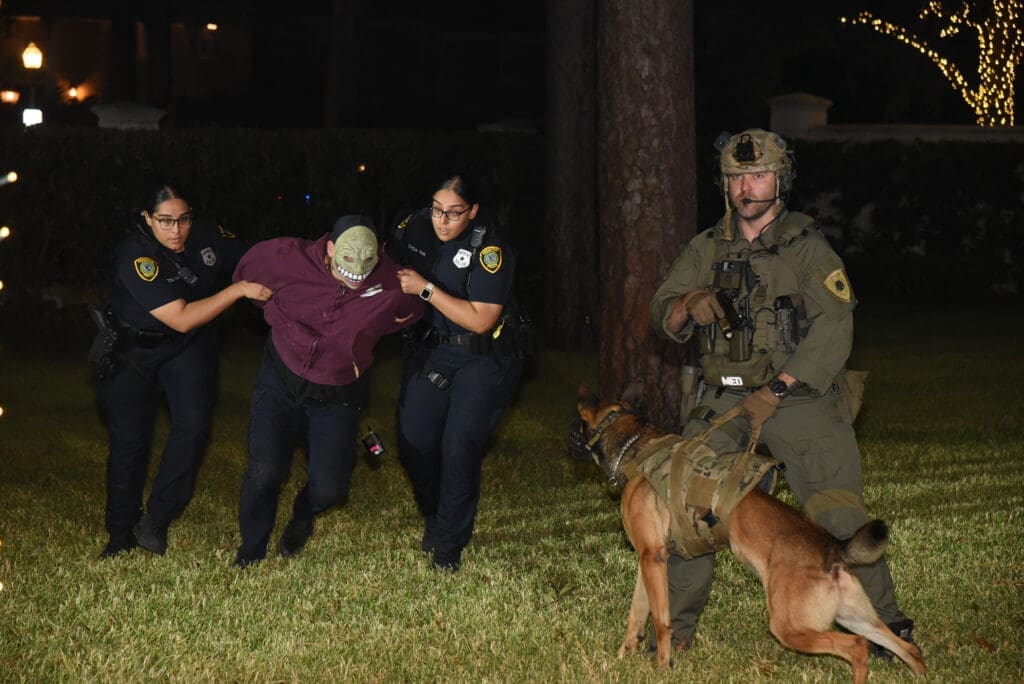 A live demonstration at the Houston Police Foundation True Blue fundraiser (Photo by Alexander's Fine Portrait Design )