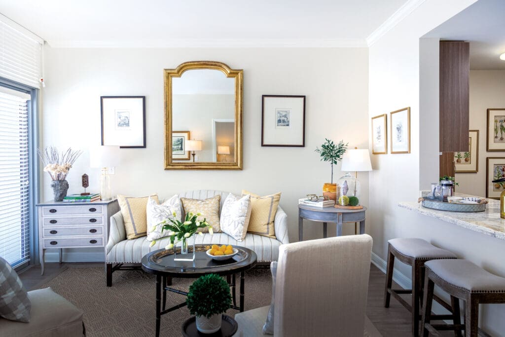 Impeccable designer finishes, paired with Aspenwood service detail and complemented by dining and resort-style amenities, make it the premier location for discerning Houstonians and their families.