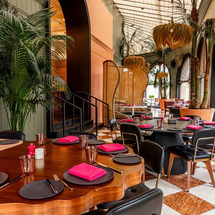 Knife Italian in the Ritz-Carlton, Las Colinas earns kudos from The Robb Report for its decor