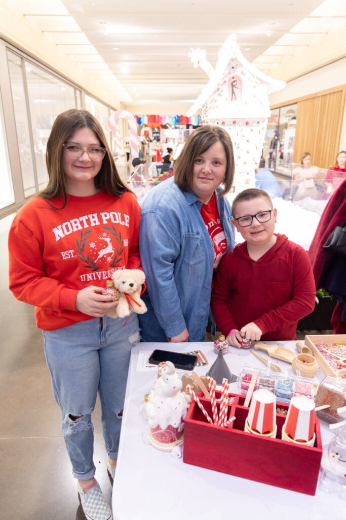 Children’s Health Patient Ambassador Adalynn with her mom and brother. (Photo by Kim Leeson)