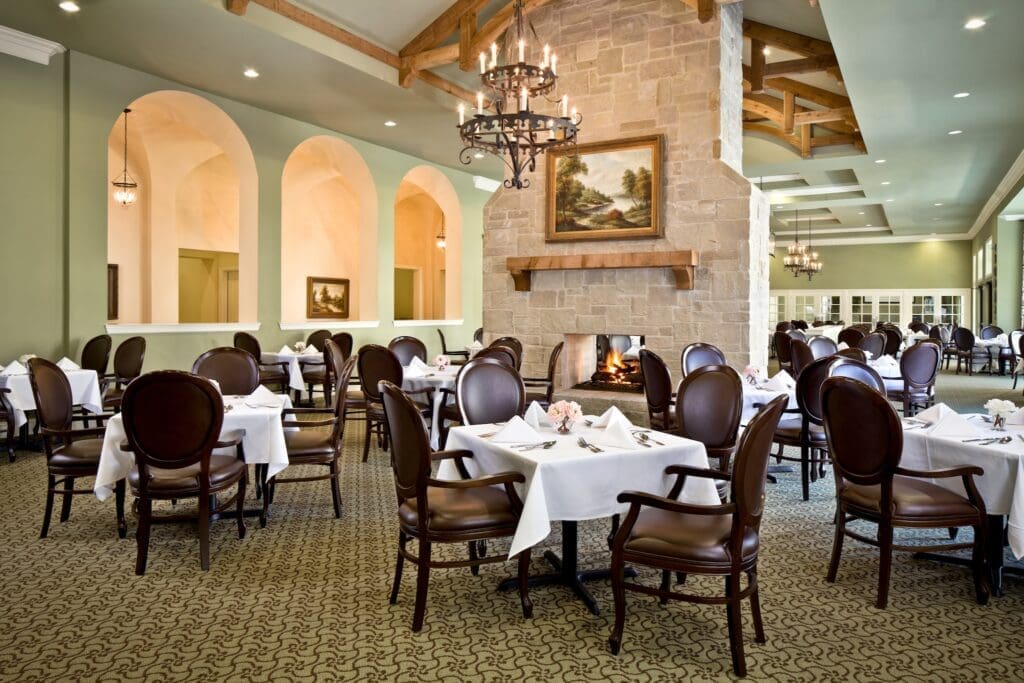 This luxury senior living community features a 24/7 concierge, spacious residences, well-manicured grounds, a full social calendar and extensive culinary options.
