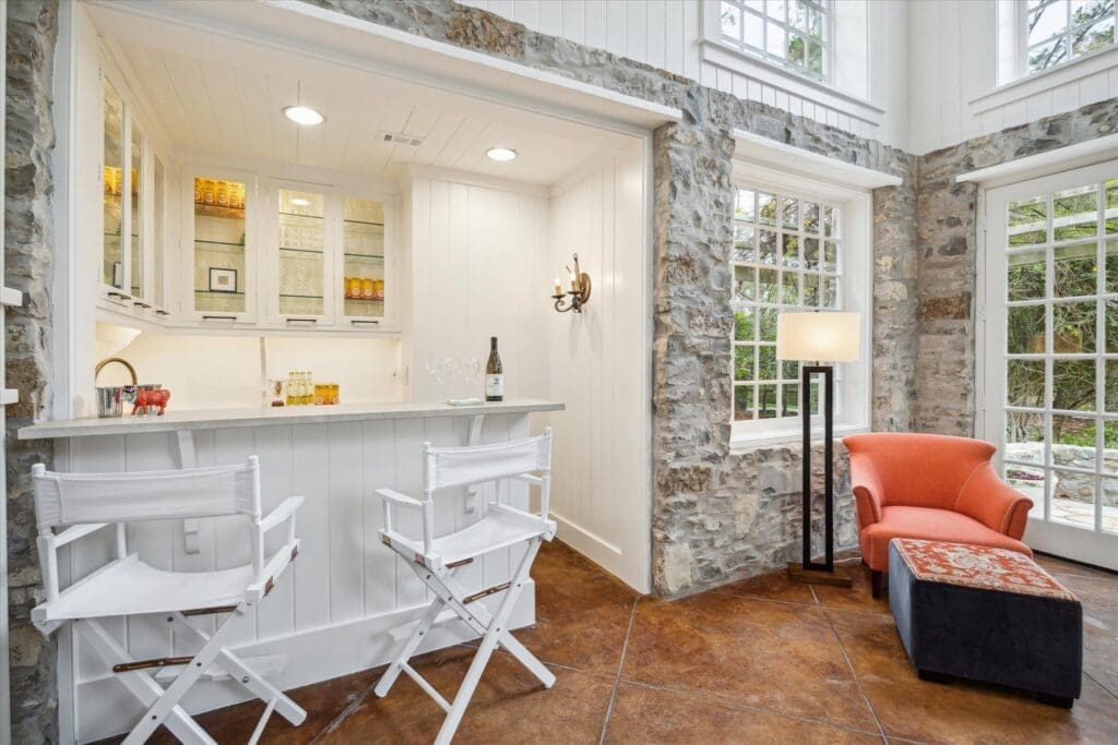 The wet bar just off the great room at 8899 Sandringham in Houston's Bayou Woods subdivision (Photo by TK Images/Compass)