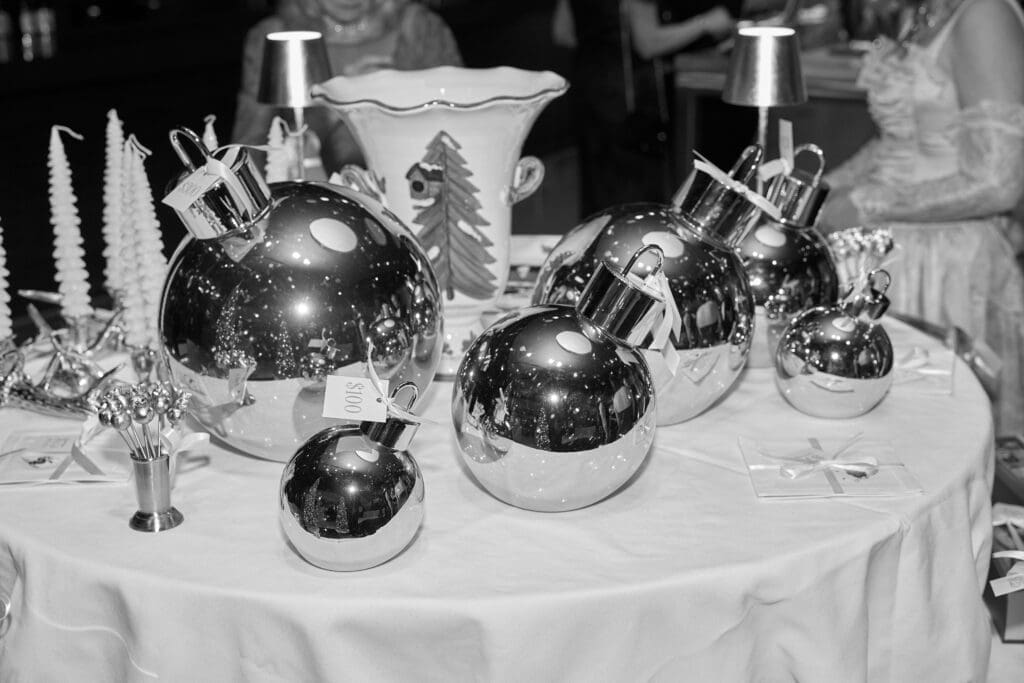 Festive holiday decor adorned the shopping displays. (Photo by Nate Rehlander)