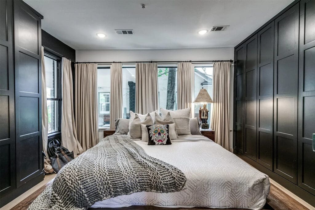 The primary bedroom at 1023 North Edgefield Avenue.