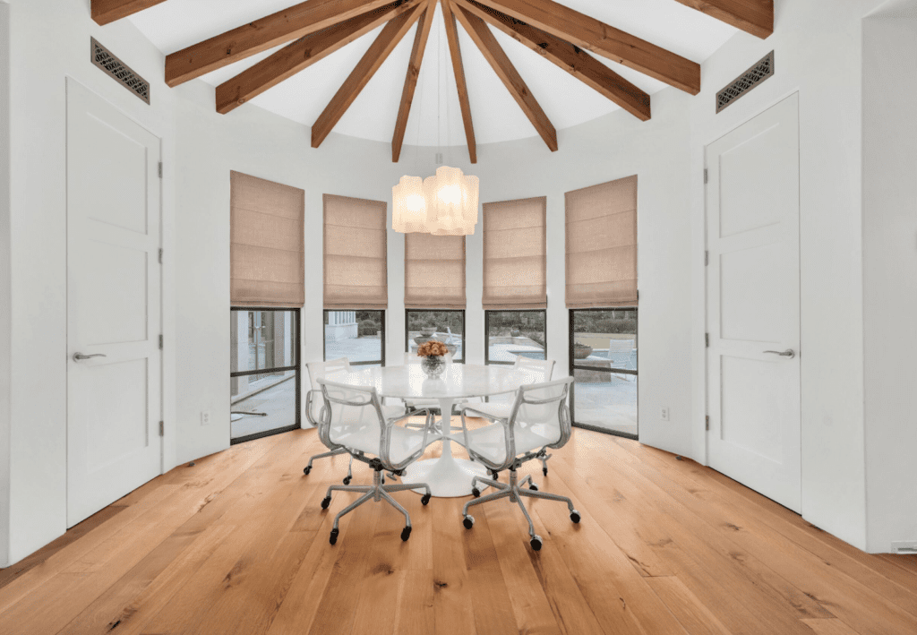 The breakfast room at 119 Carnarvon (Photo by Patrick Bertolino for Martha Turner Sotheby's International Realty)