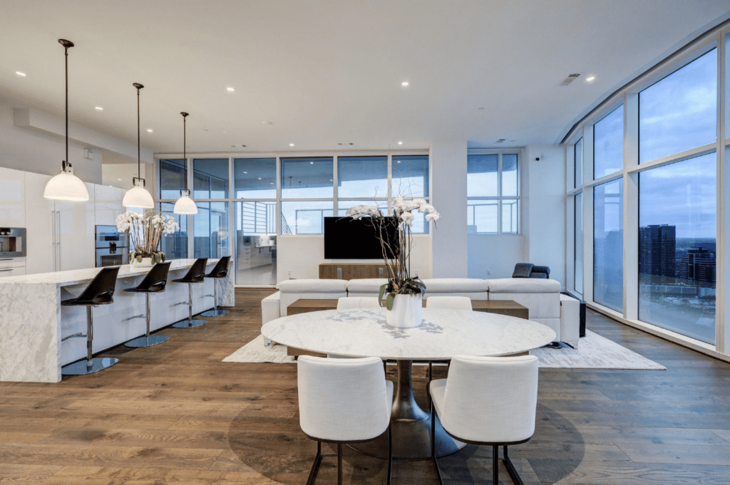 An open floor plan at The Arabella creates a striking ambience in No. 3101 at 4521 San Felipe.