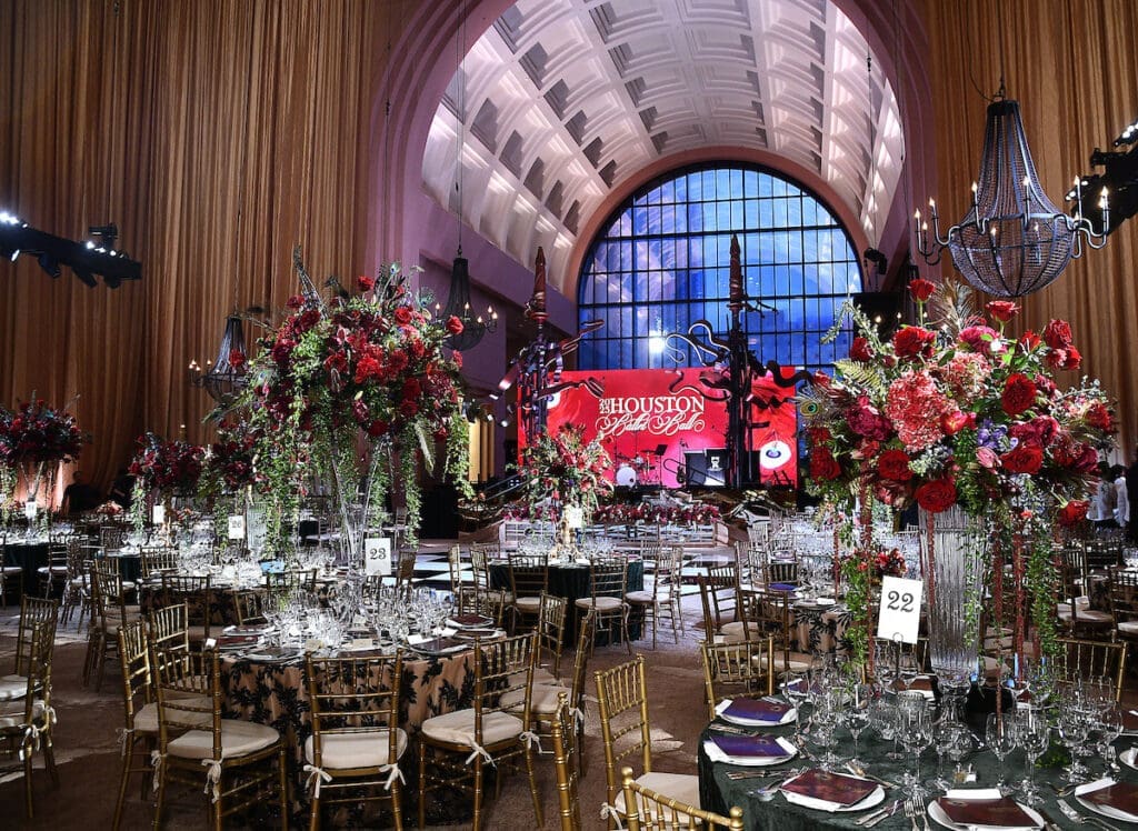 The Grand Foyer of Wortham Theater Center was an ever changing canvas for the talented Richard Flowers. (Photo by Dave Rossman) 