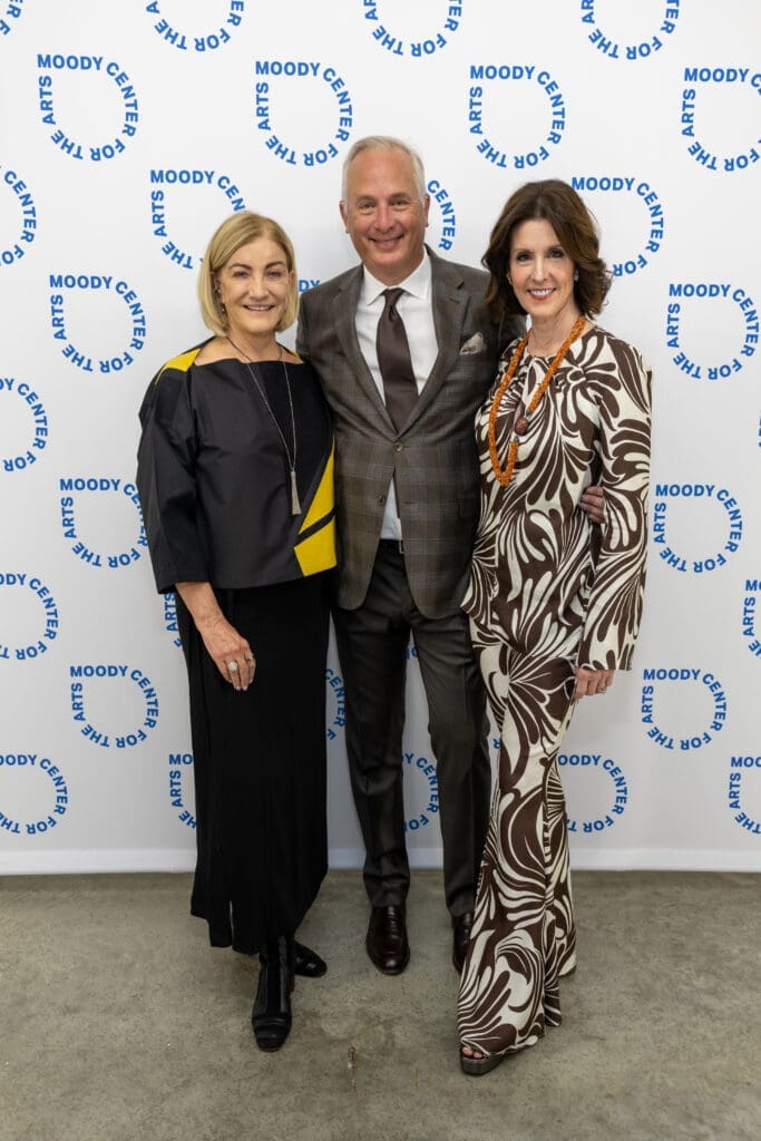 Suzanne Deal Booth, Bobby Tudor & co-chair Phoebe Tudor at A Dinner for the Moody at Rice University’s Moody Center for the Arts. (Photo by Jenny Antill Clifton) 