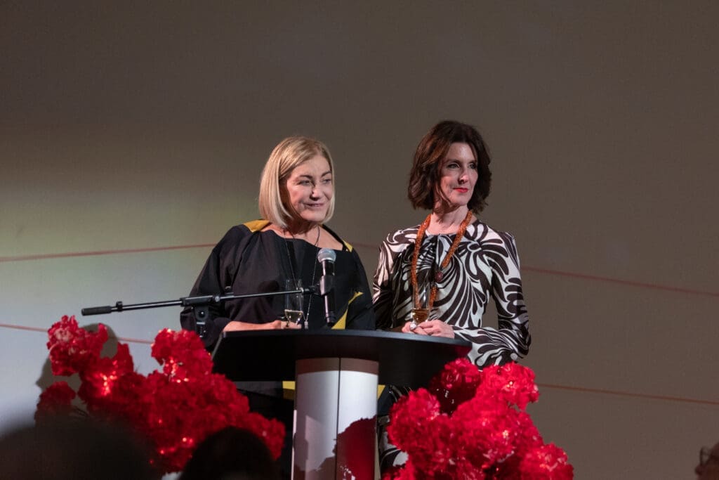 Co-chairs Suzanne Deal Booth and Phoebe Tudor at A Dinner for the Moody at Rice University’s Moody Center for the Arts. (Photo by Jenny Antill Clifton) 