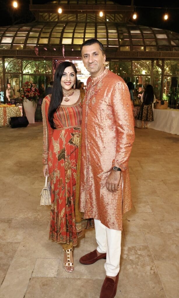 Dr. Sippi & Ajay Khurana at the wedding of Ruchi Mukherjee and Walter Sassard. (Photo by Quy Tran)